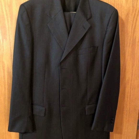 Suits - Picture 3 of 3